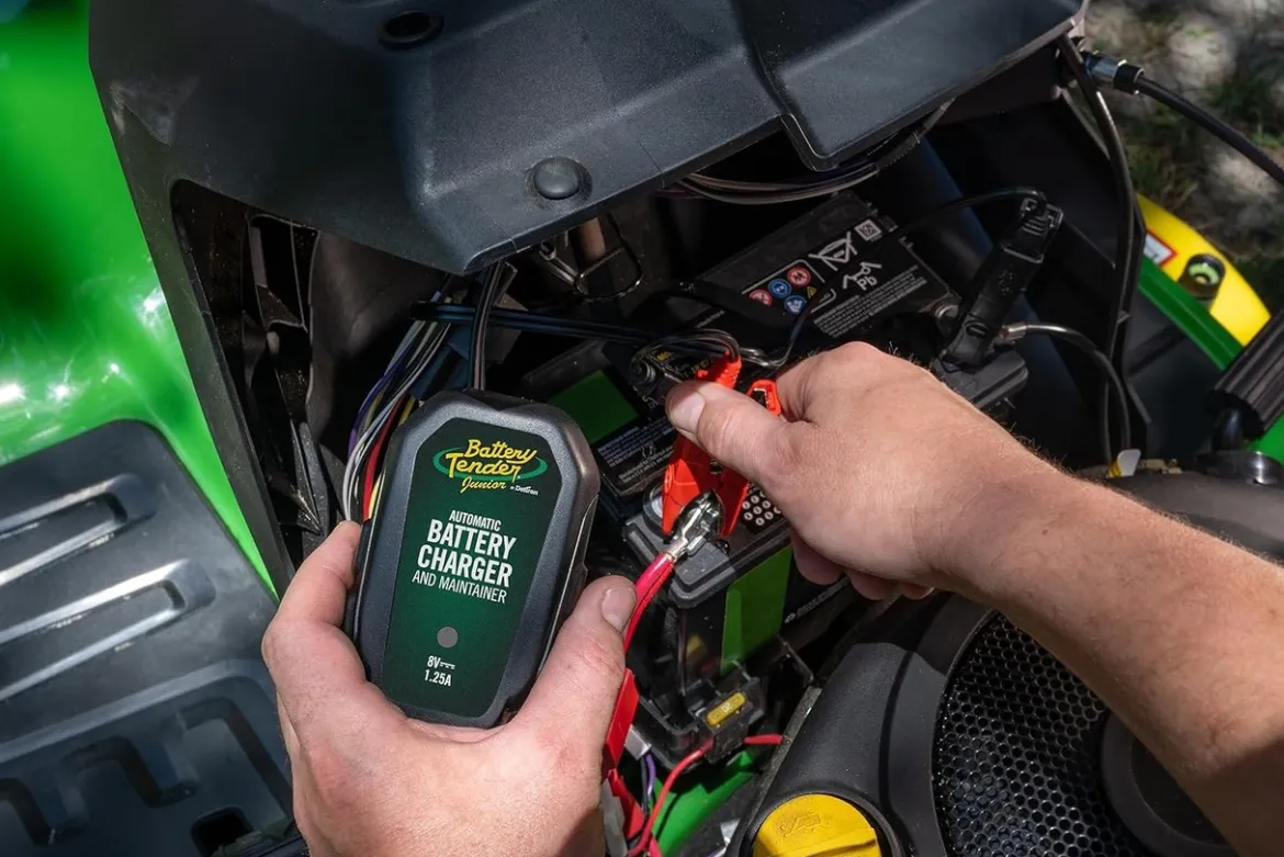 Battery Tender 8V 1.25A Junior Car Charger and Maintainer (022-0197)