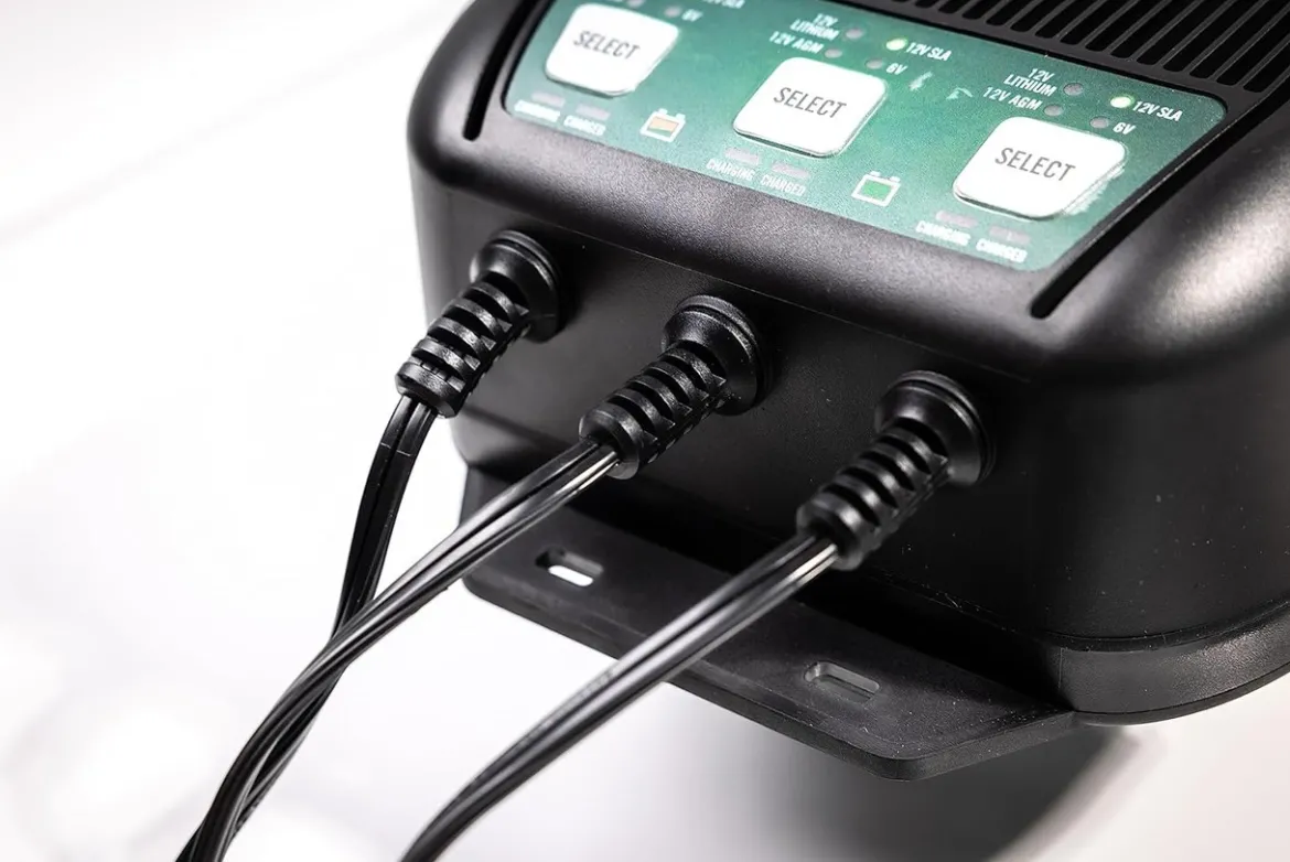 Battery Tender WaveCharge 9A 3-Bank Charger, 3A per bank, 6V/12V (022-1003-DL-WH)