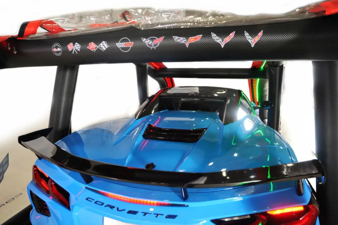 CarCapsule 16' SC1 Corvette Licensed Showcase Super Car Edition w/Road Emblazoned Floor includes Intellicharger/Led Kit C1-C7 (CCSH16SC1C)