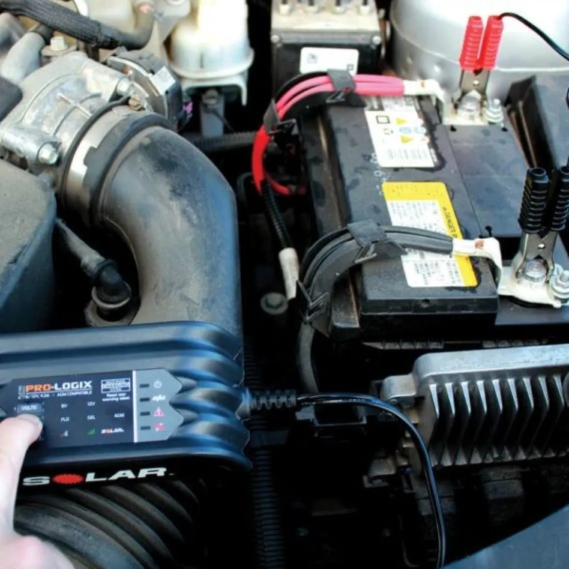 Clore Automotive 4.0 Amp 6/12V Battery Charger / Maintainer (PL2140)