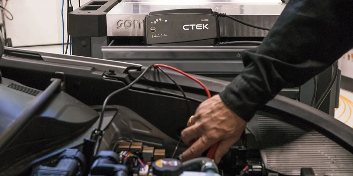 CTEK PRO25S 12V 25A Professional Battery Charger (40-328)