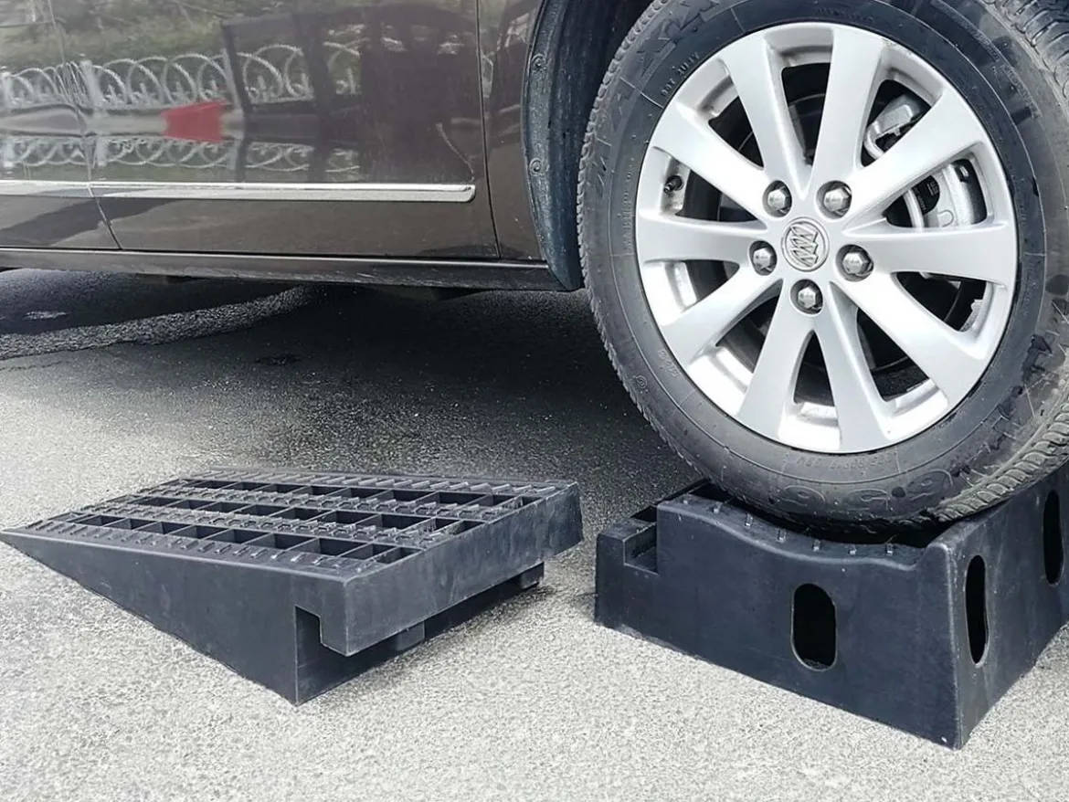 Eastwood Detachable Car Ramp Set with 3.6 Ton Load Capacity (23048)
