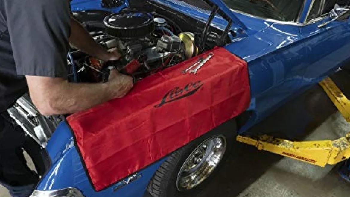 Lisle Red Nylon Fender Cover (89880)