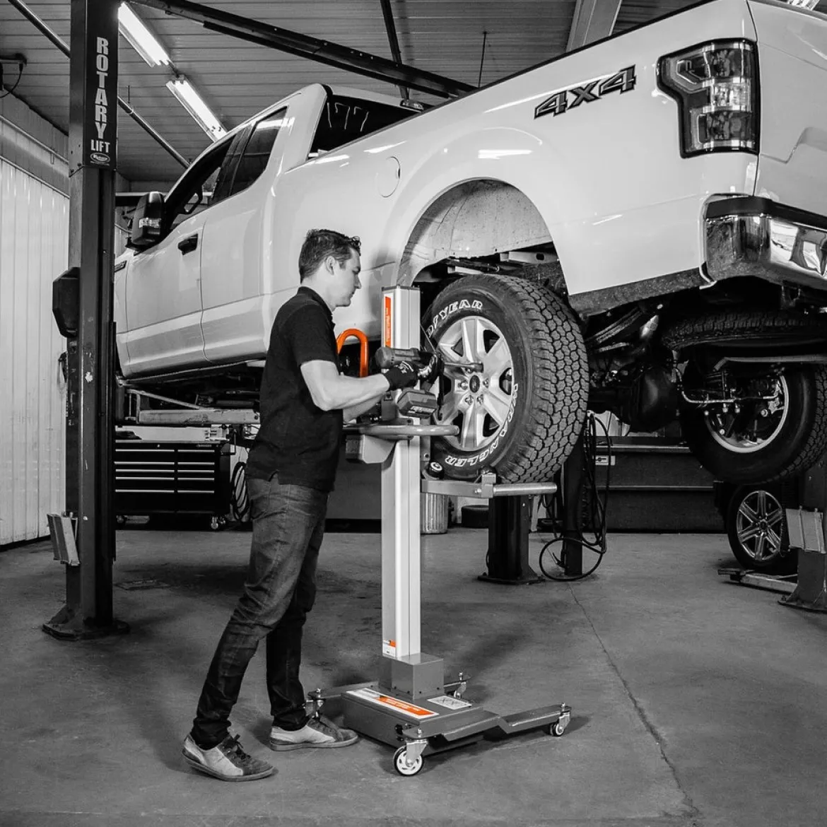 Martins Industries Rechargeable Tire and Wheel Lifter for SUV & LT Tires (MTWL)